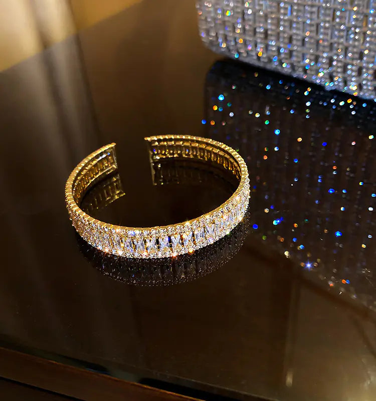 2024 New Luxury Diamond-Studded Bracelet Design