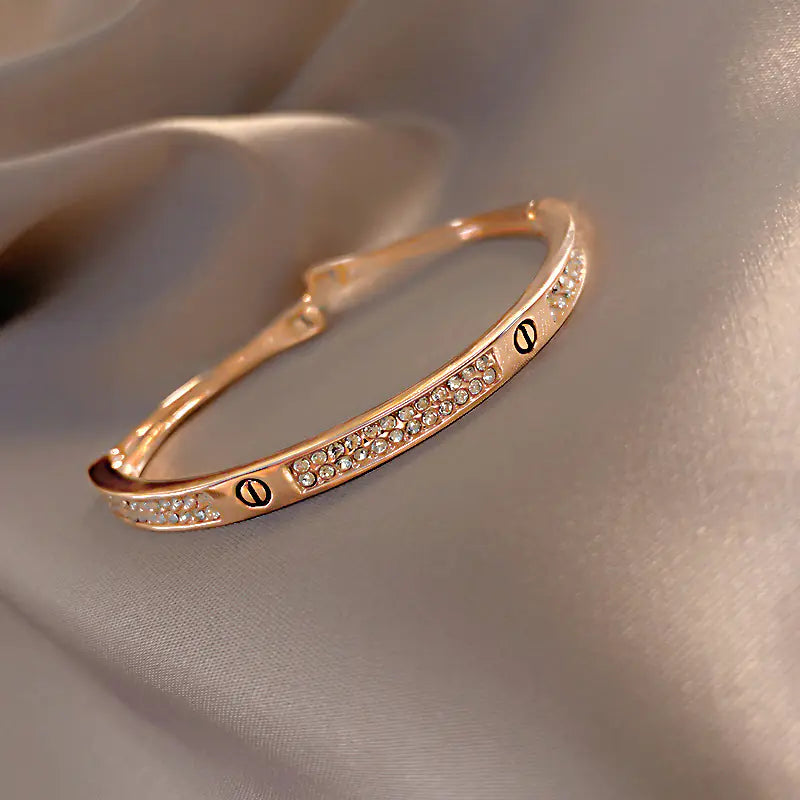 2024 New Luxury Diamond-Studded Bracelet Design