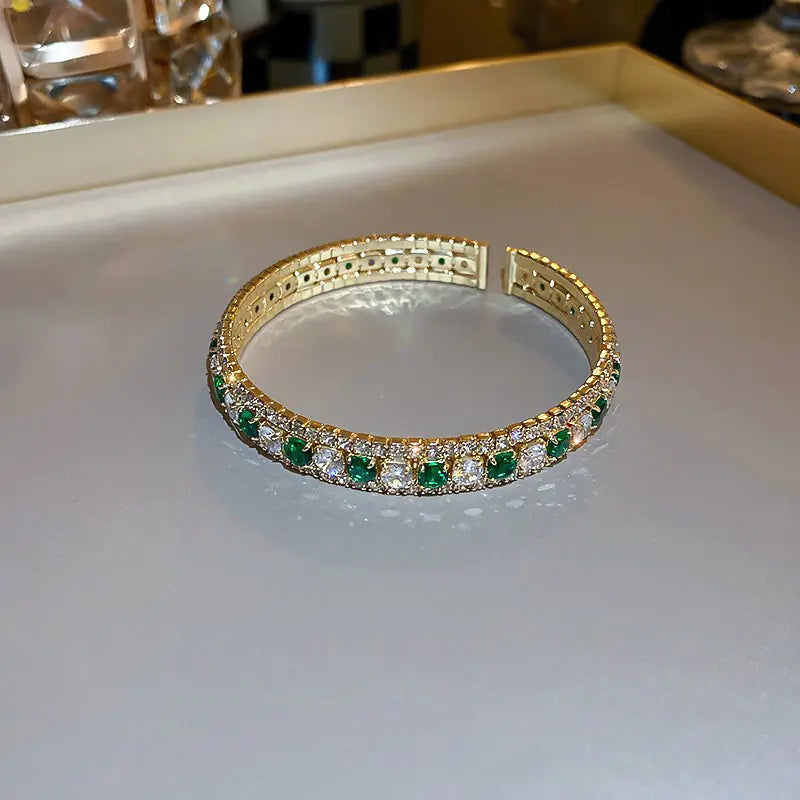 2024 New Luxury Diamond-Studded Bracelet Design