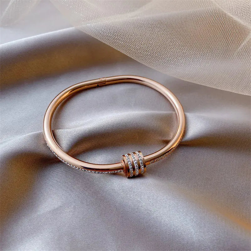 2024 New Luxury Diamond-Studded Bracelet Design