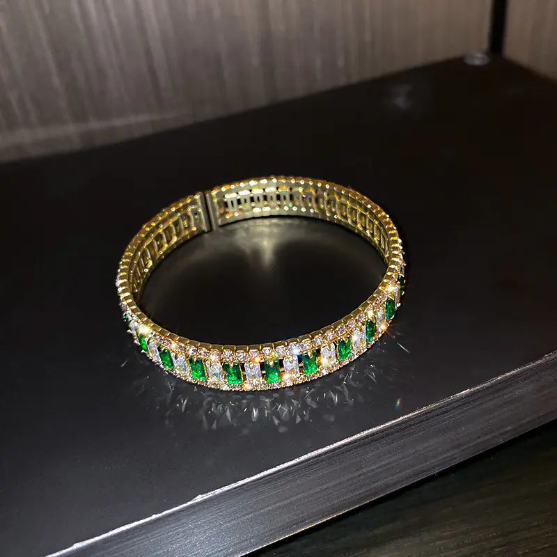 2024 New Luxury Diamond-Studded Bracelet Design
