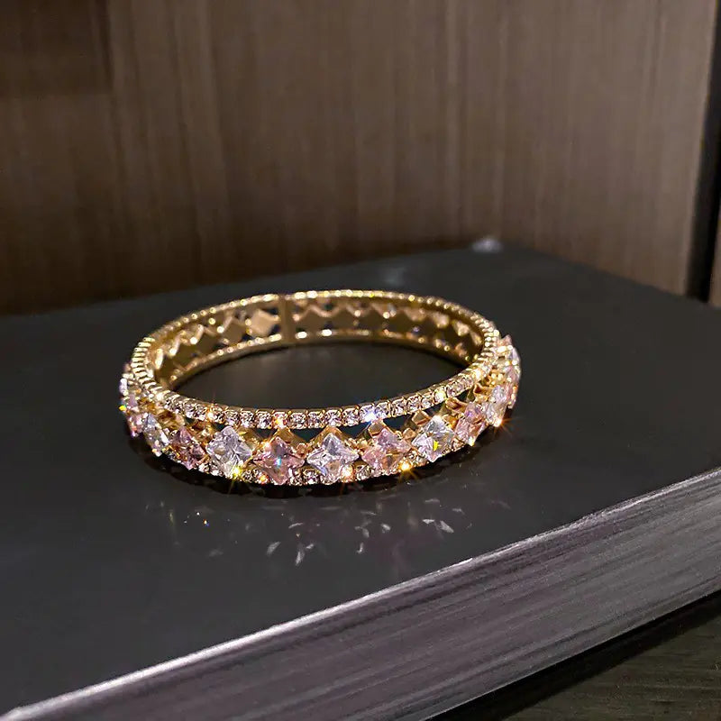 2024 New Luxury Diamond-Studded Bracelet Design