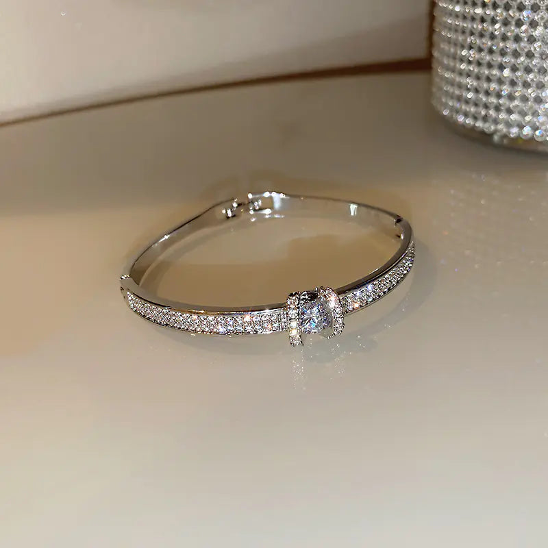 2024 New Luxury Diamond-Studded Bracelet Design